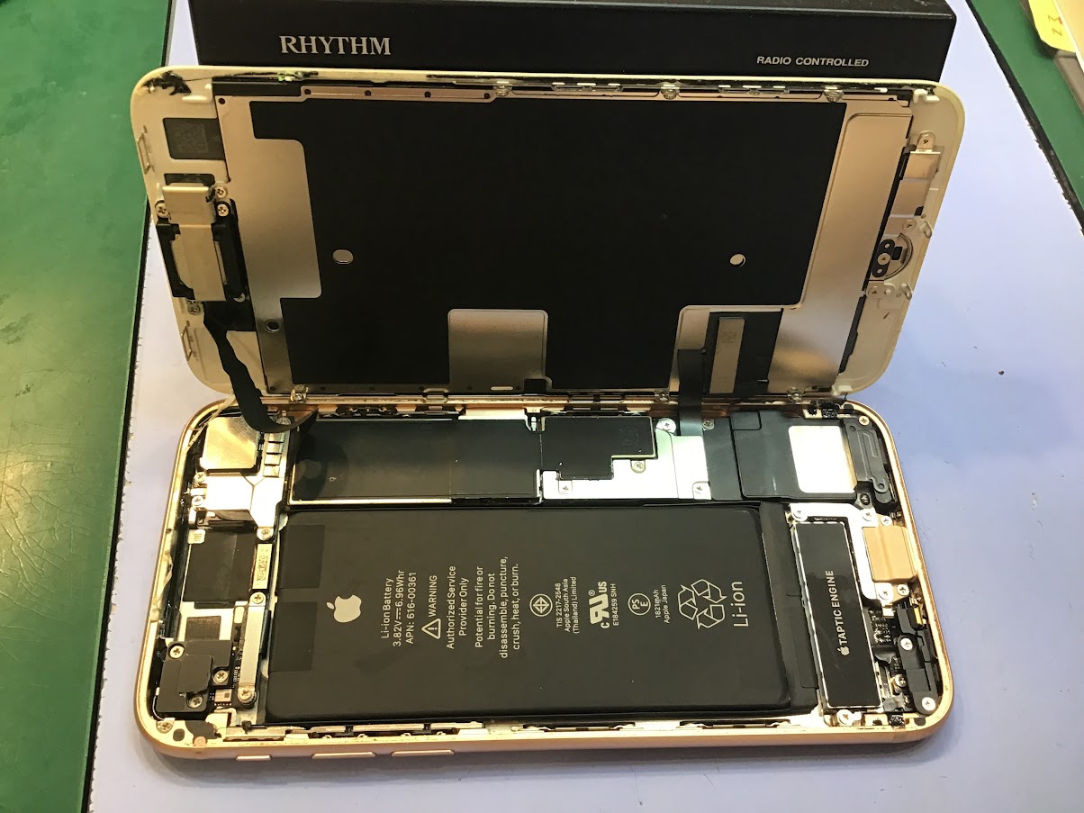 iPhone8ならデータそのまま修理可能なスマホ修理工房町田モディ店へ！